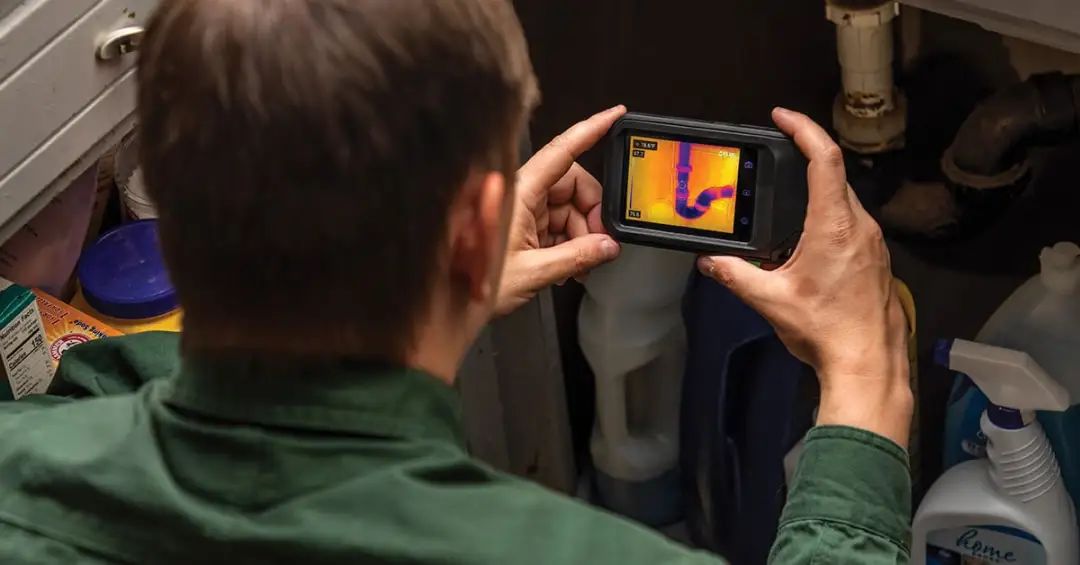 FLIR C3-X的電池可以連續工作4小時，而FLIR ONE Pro隻有40分鍾.jpg